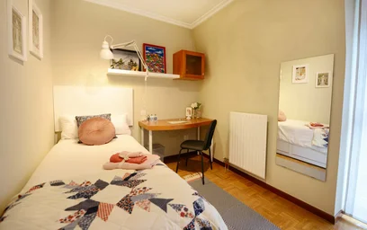 Private room at Julián Zugazagoitia Kalea, Ibaiondo, 48003 Bilbo, Bizkaia, Spain, image 3 of 24