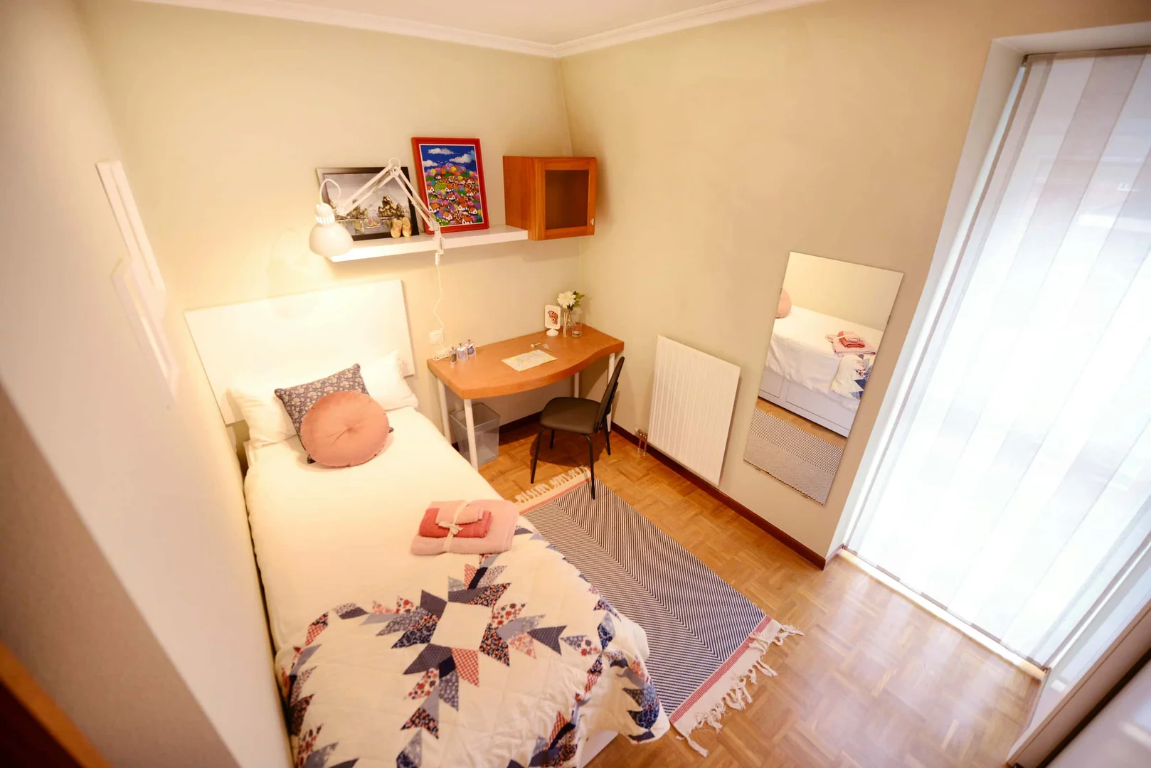 Cozy room for students available in 