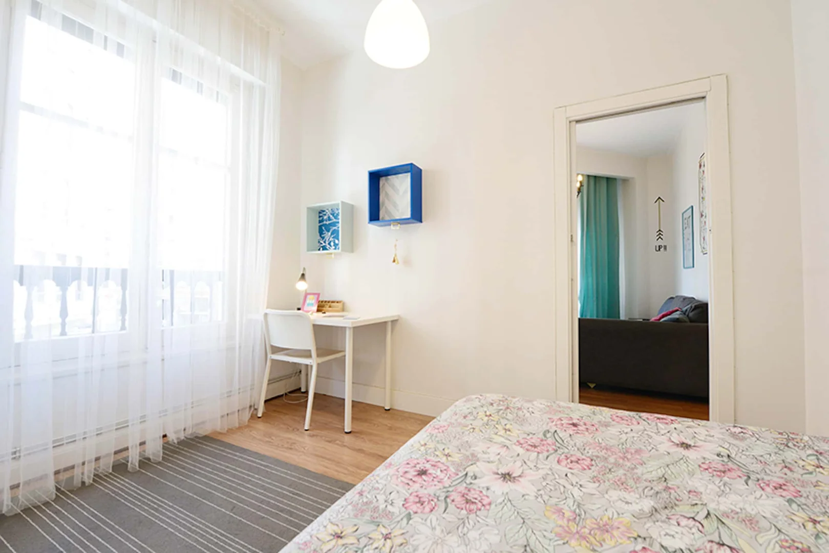 Camera per studenti in  con area studio e servizi in comune