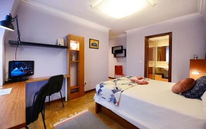 Private room at Julián Zugazagoitia Kalea, Ibaiondo, 48003 Bilbo, Bizkaia, Spain, image 5 of 29
