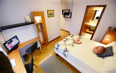 Private room at Julián Zugazagoitia Kalea, Ibaiondo, 48003 Bilbo, Bizkaia, Spain, image 1 of 29
