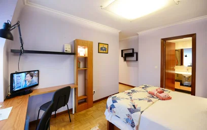 Private room at Julián Zugazagoitia Kalea, Ibaiondo, 48003 Bilbo, Bizkaia, Spain, image 4 of 29