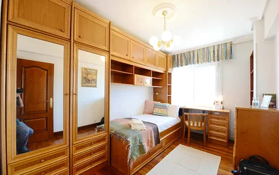 Quarto privado em Lezamako Trenbide Zaharreko Bidea, 48007 Bilbo, Bizkaia, Spain, imagem 1 de 29