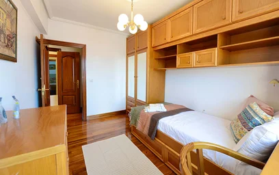 Quarto privado em Lezamako Trenbide Zaharreko Bidea, 48007 Bilbo, Bizkaia, Spain, imagem 4 de 29