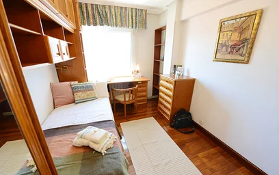 Quarto privado em Lezamako Trenbide Zaharreko Bidea, 48007 Bilbo, Bizkaia, Spain, imagem 6 de 29