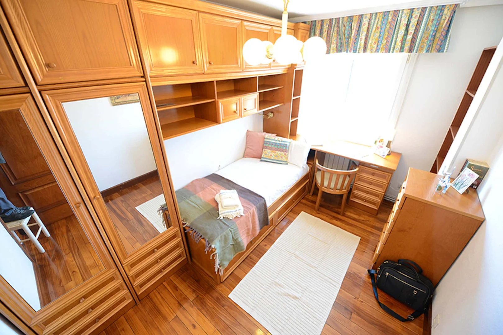 Quarto de estudante funcional perfeito para estudar em 