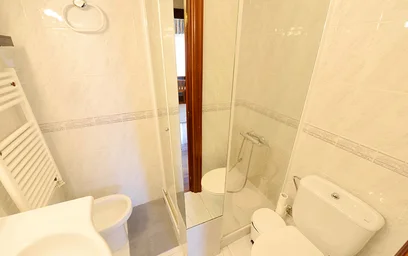 Quarto privado em Lezamako Trenbide Zaharreko Bidea, 48007 Bilbo, Bizkaia, Spain, imagem 9 de 30