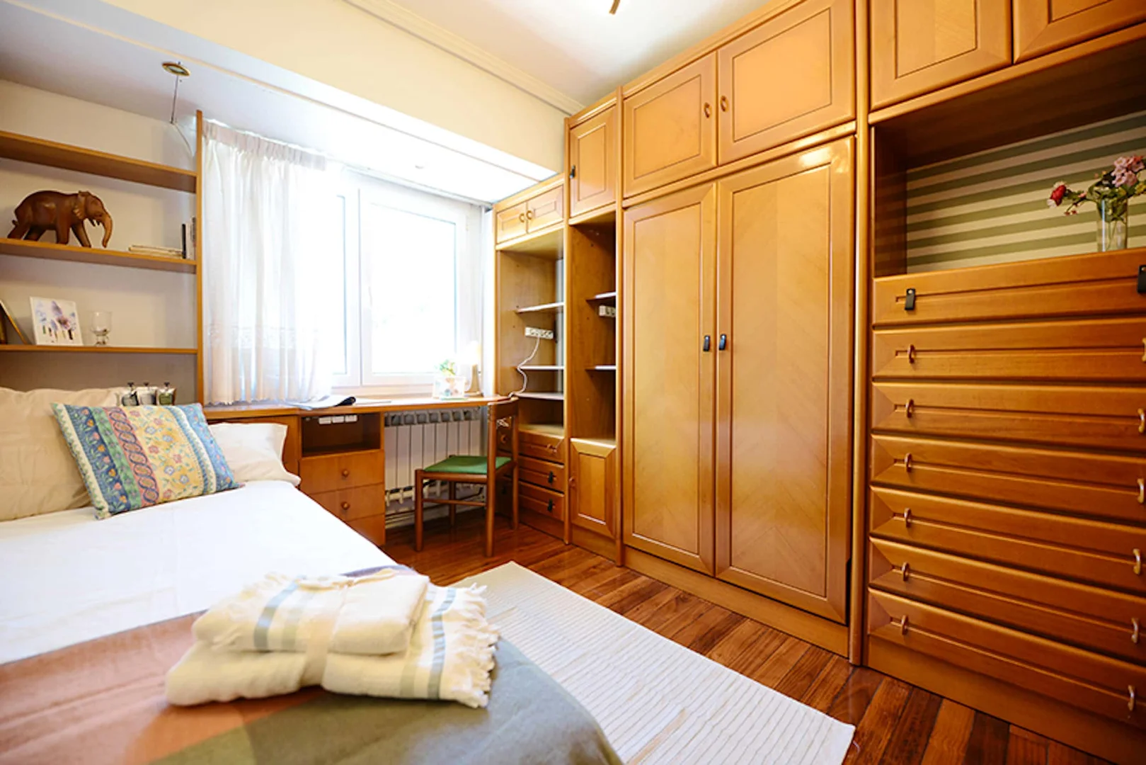 Quarto para alugar em apartamento de estudantes em , totalmente mobilado