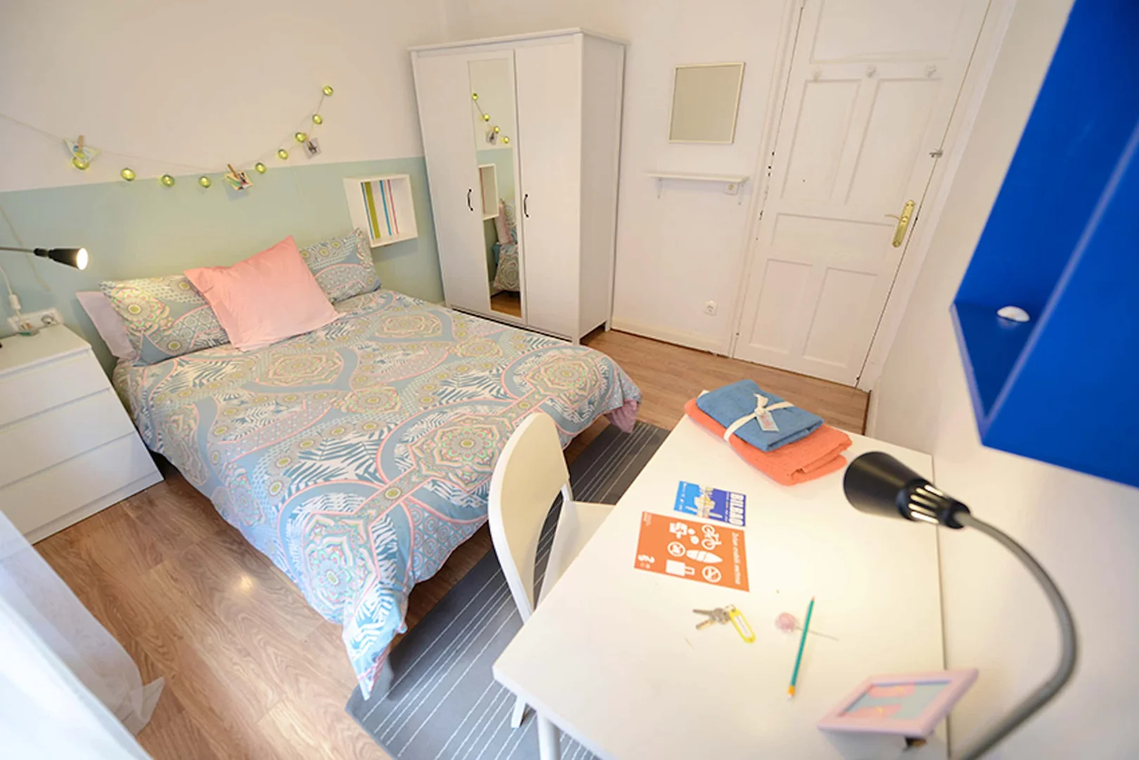 Camera per studenti in  con area studio e servizi in comune