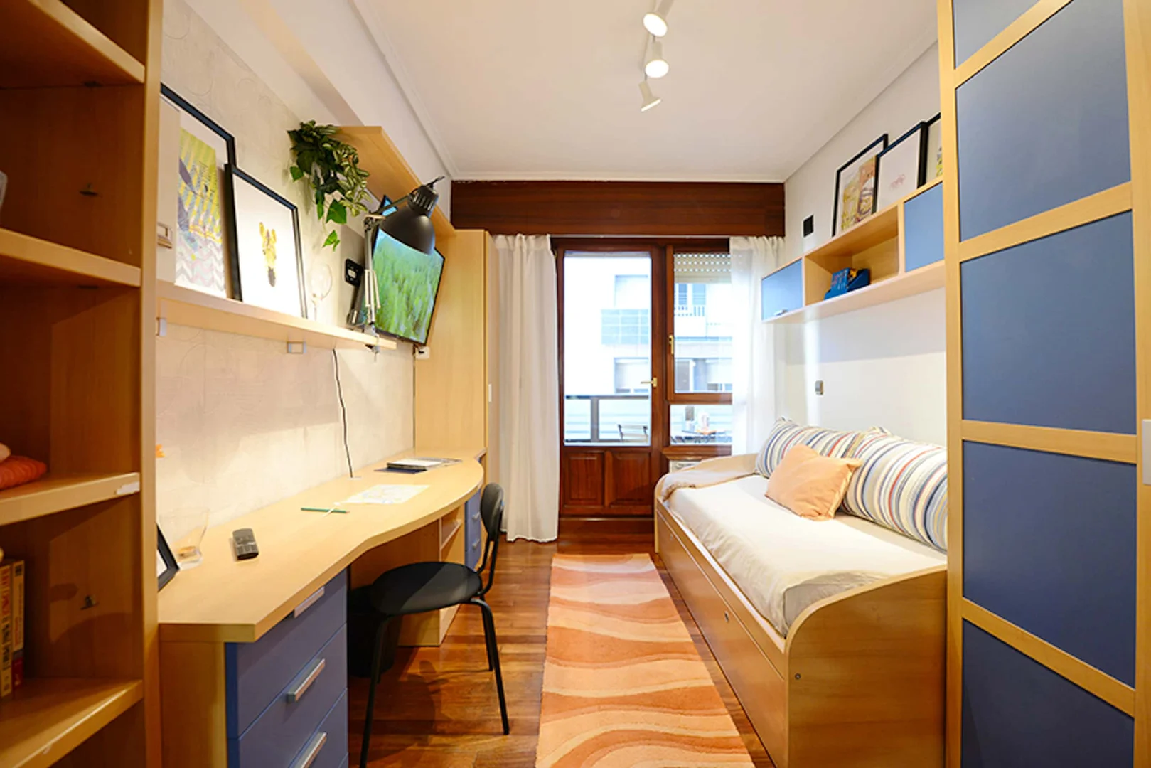 Quarto amigo do estudante em com comodidades modernas