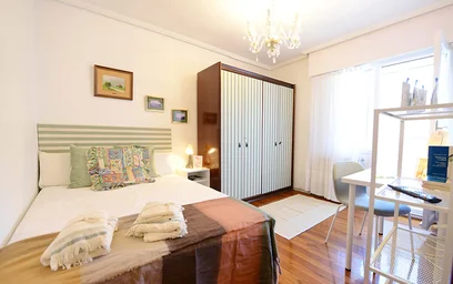 Quarto privado em Lezamako Trenbide Zaharreko Bidea, 48007 Bilbo, Bizkaia, Spain, imagem 4 de 30