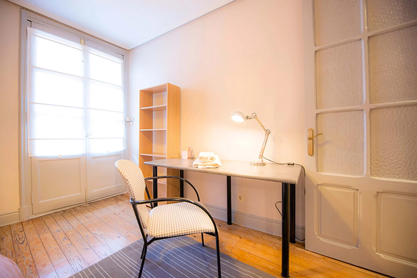 Quarto acolhedor para estudantes disponível em
