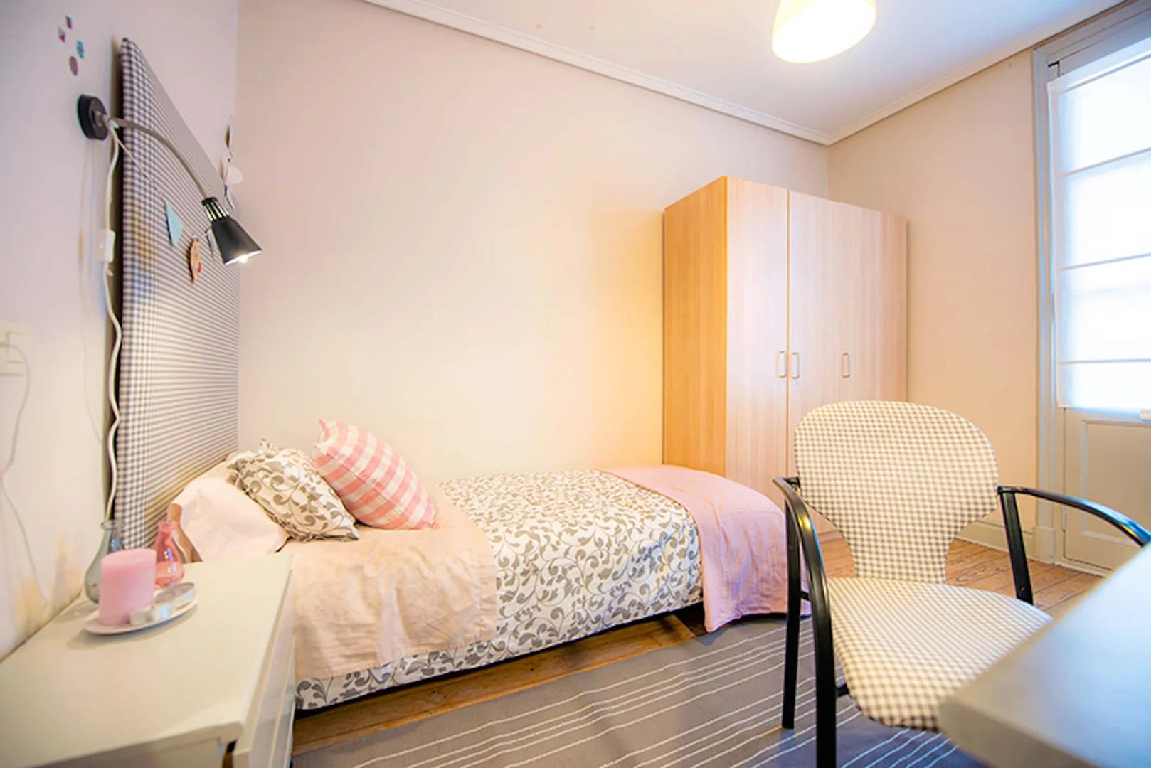 Quarto amigo do estudante em com comodidades modernas