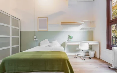 Chambre privée à Gran Via del Marqués del Túria, 46, 1º, L'Eixample, 46005 València, Valencia, Spain, image 1 de 30