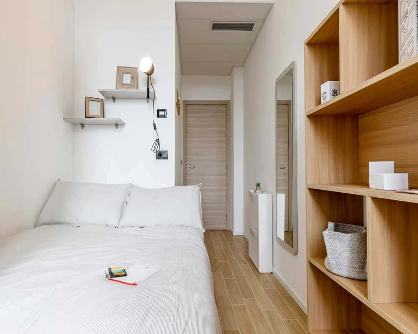 Bright and airy student room with easy university access in