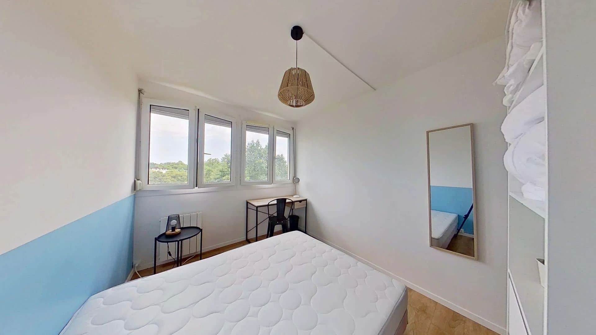 Quarto para alugar em apartamento de estudantes em , totalmente mobilado
