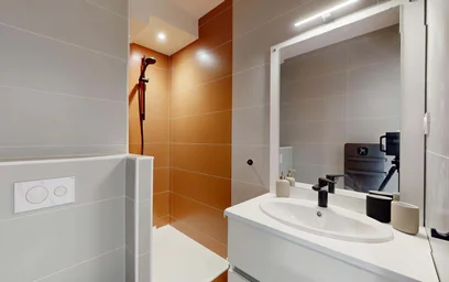 Habitación privada en 12 Rue Joachim du Bellay, 31100 Toulouse, France, imagen 17 de 24