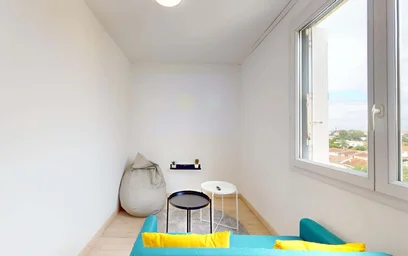 Habitación privada en 12 Rue Joachim du Bellay, 31100 Toulouse, France, imagen 9 de 24