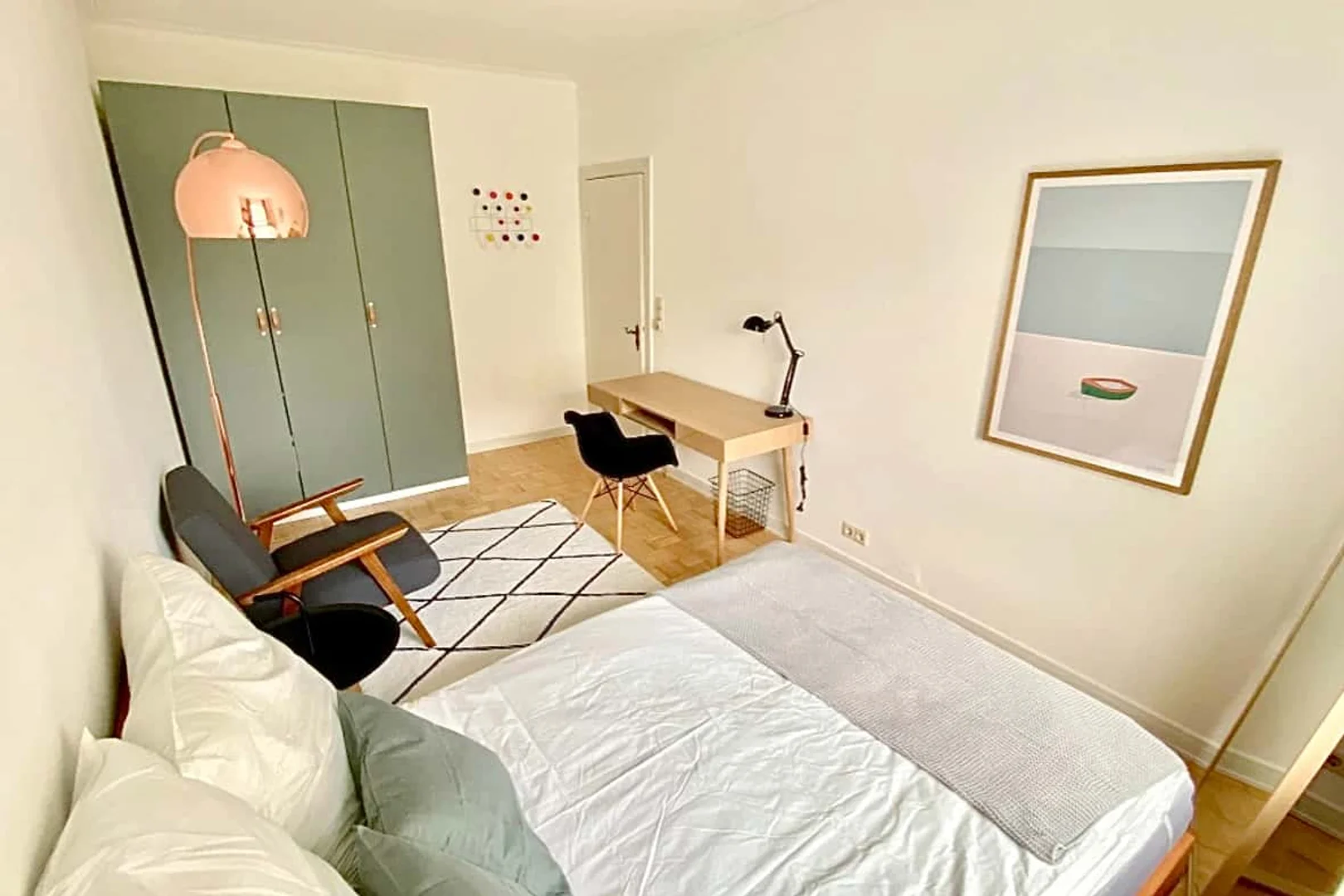 Habitación estudiantil amplia y cómoda en 