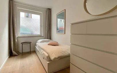 {area} de aylık kiralık oda