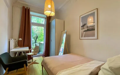 Habitación en alquiler con cama doble {area}