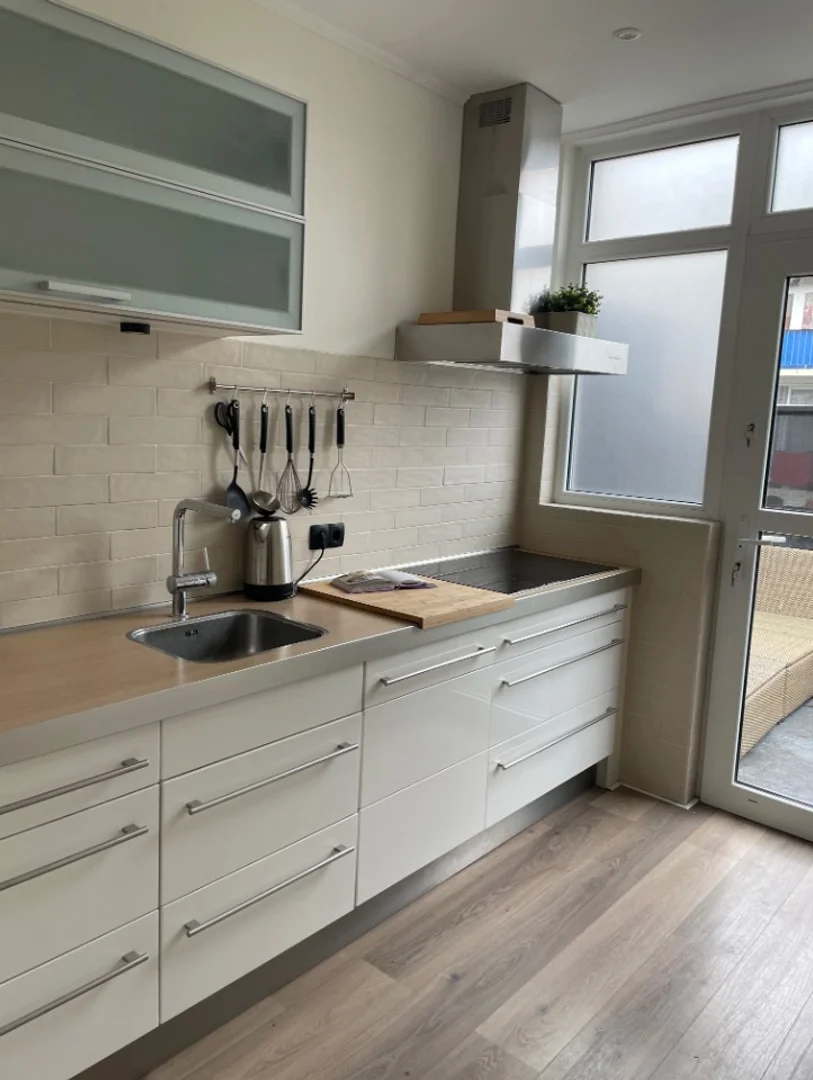 Habitación acogedora para estudiantes disponible en 