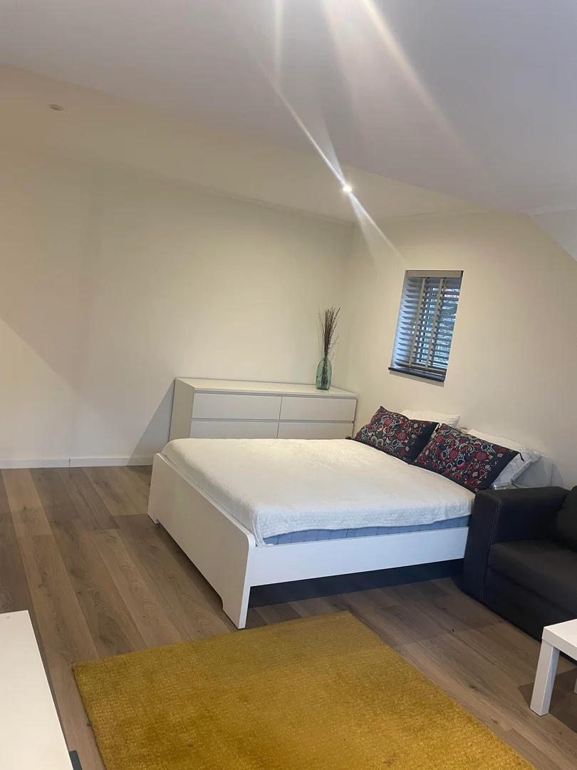 Habitación estudiantil económica con ubicación conveniente en 