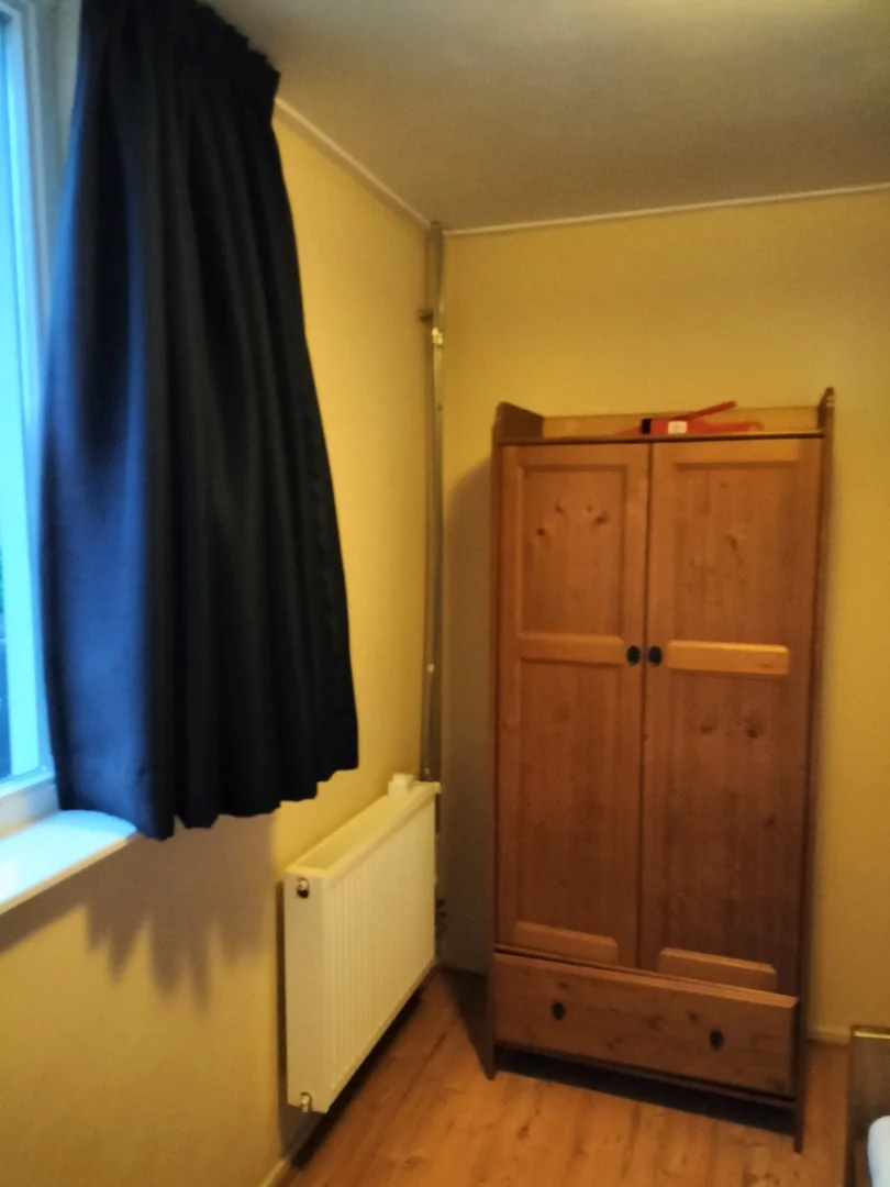 Comfortable and spacious student room in 