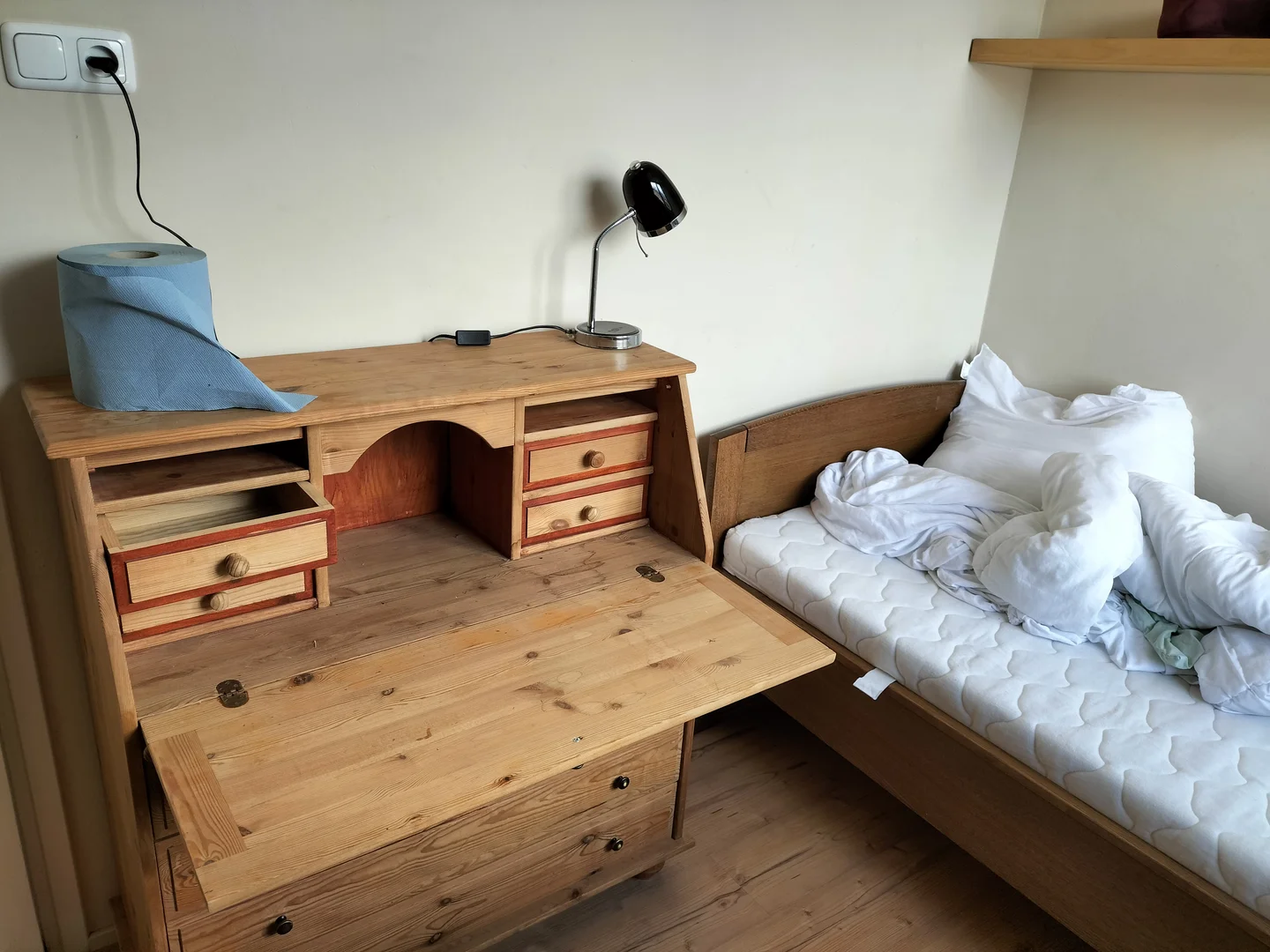 Comfortable and spacious student room in 
