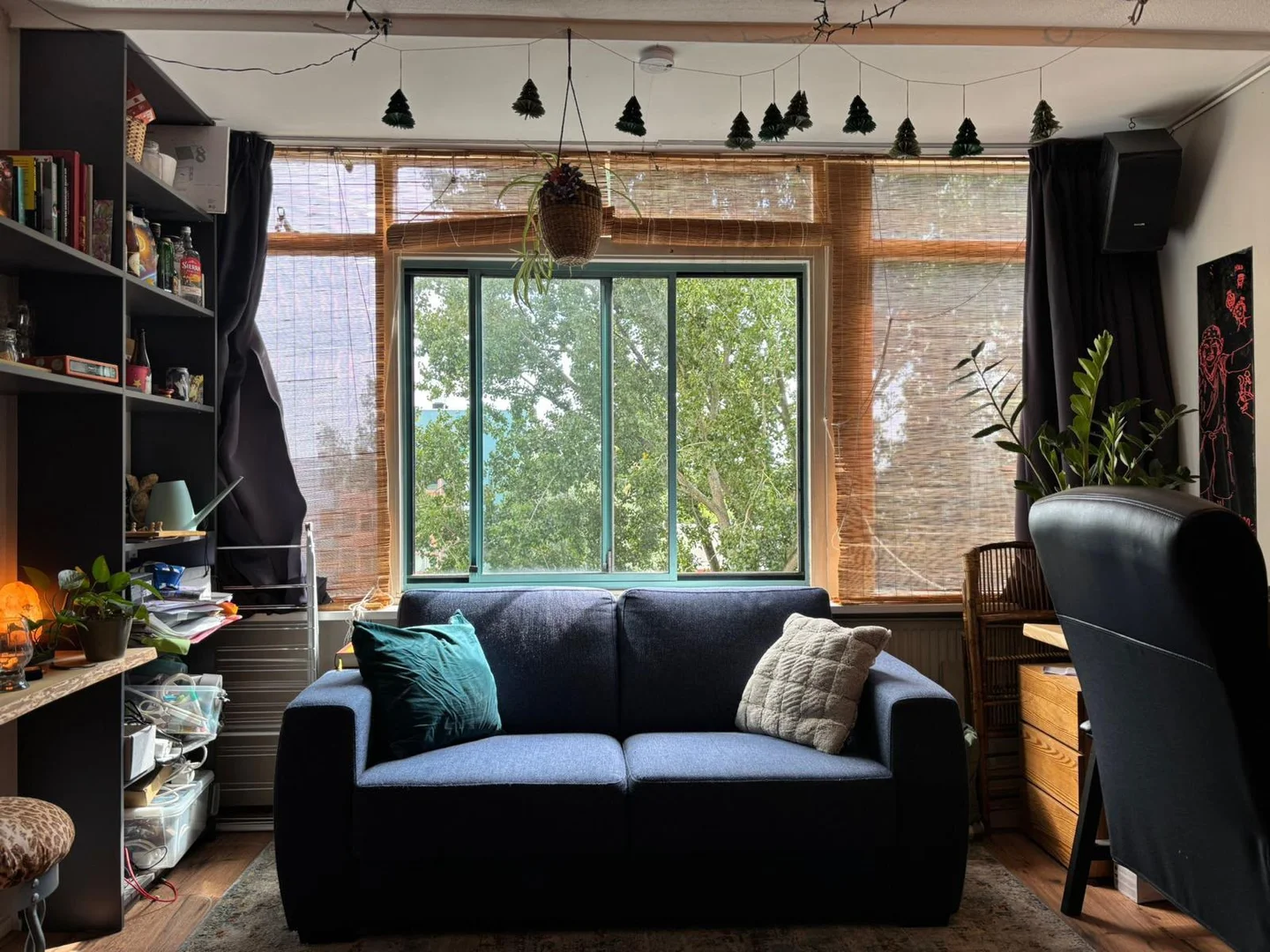 Chambre d'étudiant à  avec espace d'étude et installations communes