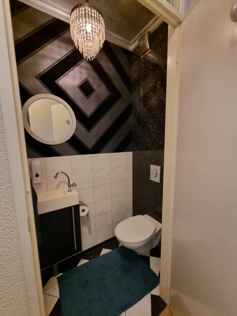 Zimmer in Studentenwohnung in  zu vermieten, voll möbliert