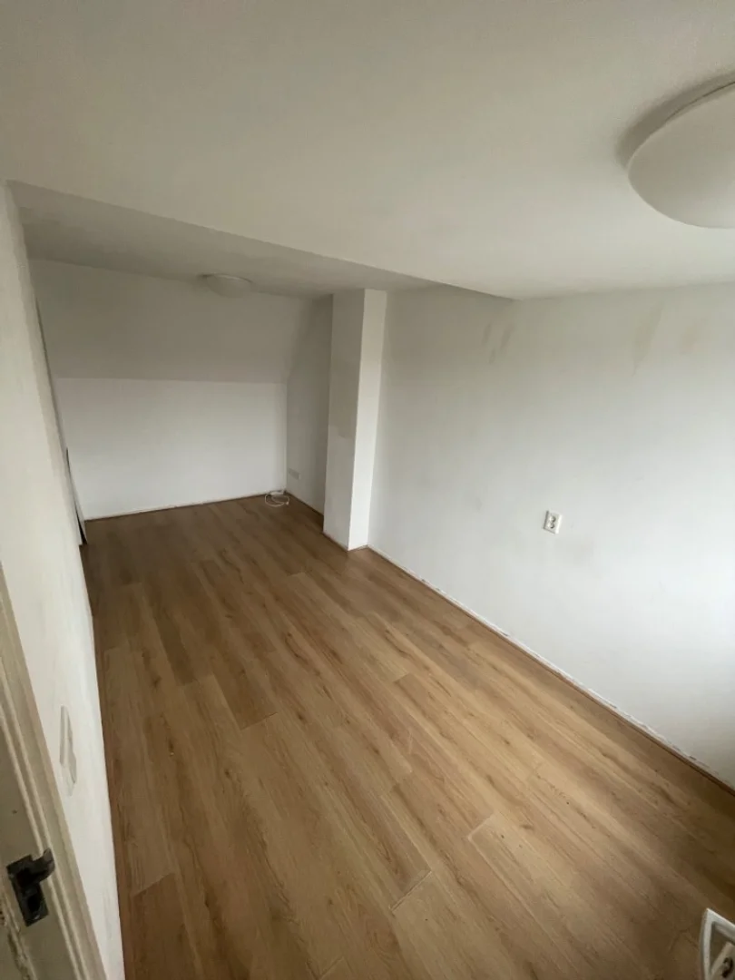 'de modern olanaklara sahip öğrenci dostu oda