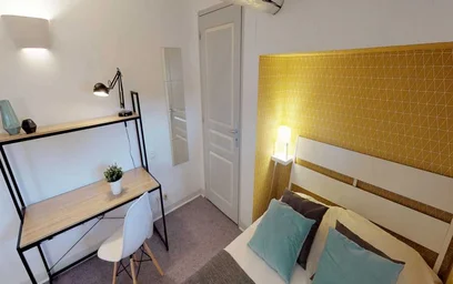Private room at rue des Deux Ponts, image 3 of 17