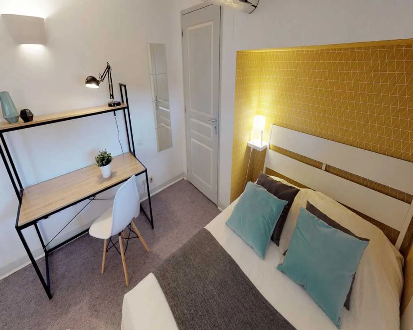 Student-friendly room in with modern amenities