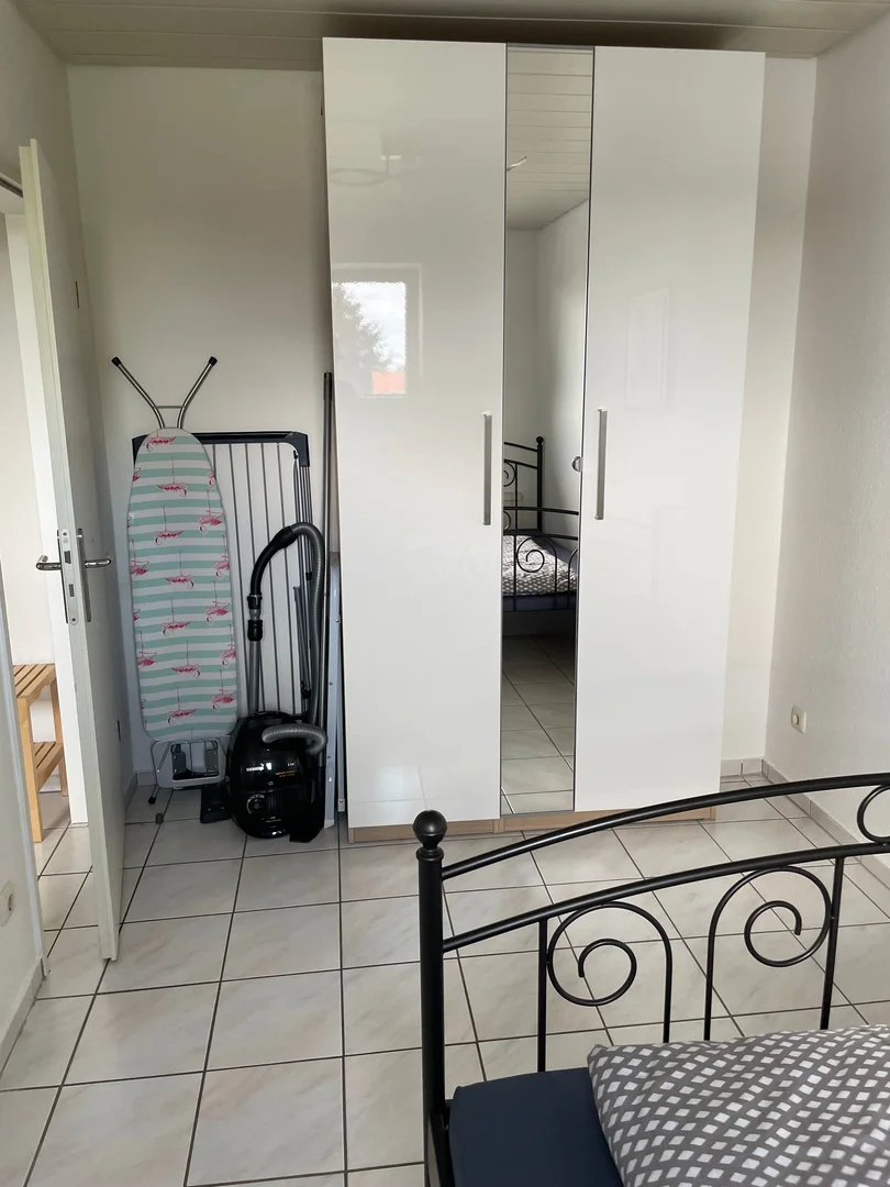 Room for rent in student apartment in , fully furnished