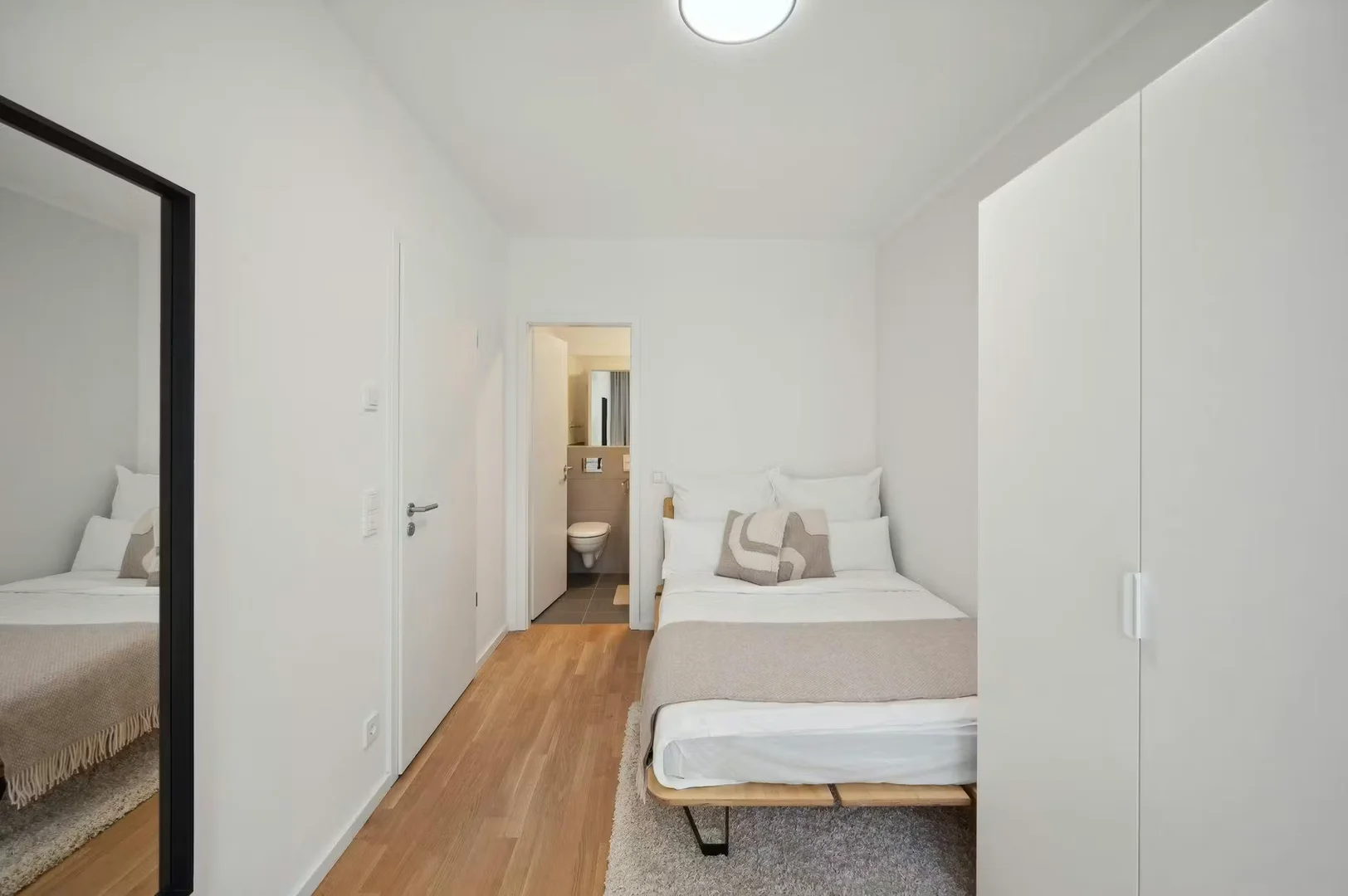 Student-friendly room in  with modern amenities