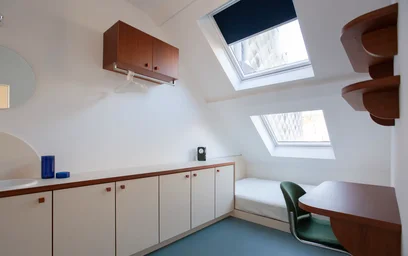 Zimmer mit Doppelbett zu vermieten {area}