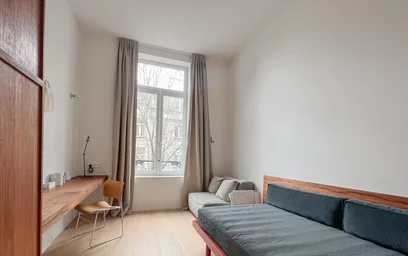 Quarto para alugar num apartamento partilhado em {area}