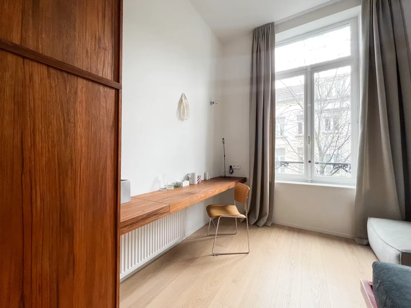 Quarto de estudante confortável e espaçoso em 