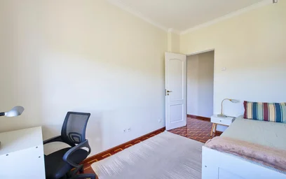 Chambre privée à Rua Luís de Freitas Branco, image 6 de 49