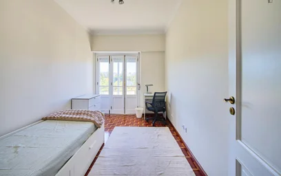 Chambre privée à Rua Luís de Freitas Branco, image 1 de 49