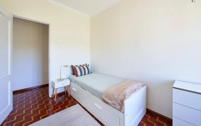 Chambre privée à Rua Luís de Freitas Branco, image 4 de 49