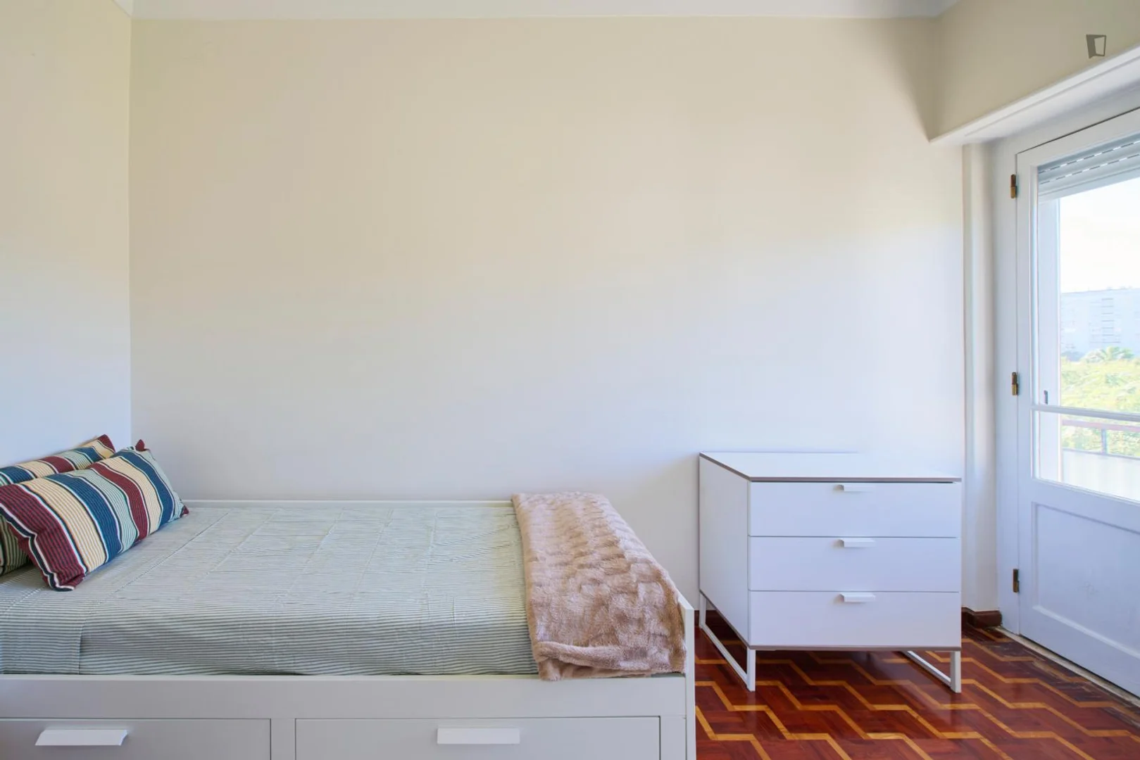 Chambre d'étudiant fonctionnelle parfaite pour étudier dans 