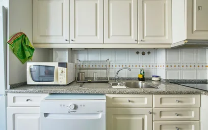 Chambre privée à Rua Luís de Freitas Branco, image 28 de 49