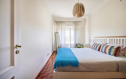 Chambre à louer avec lit double {area}