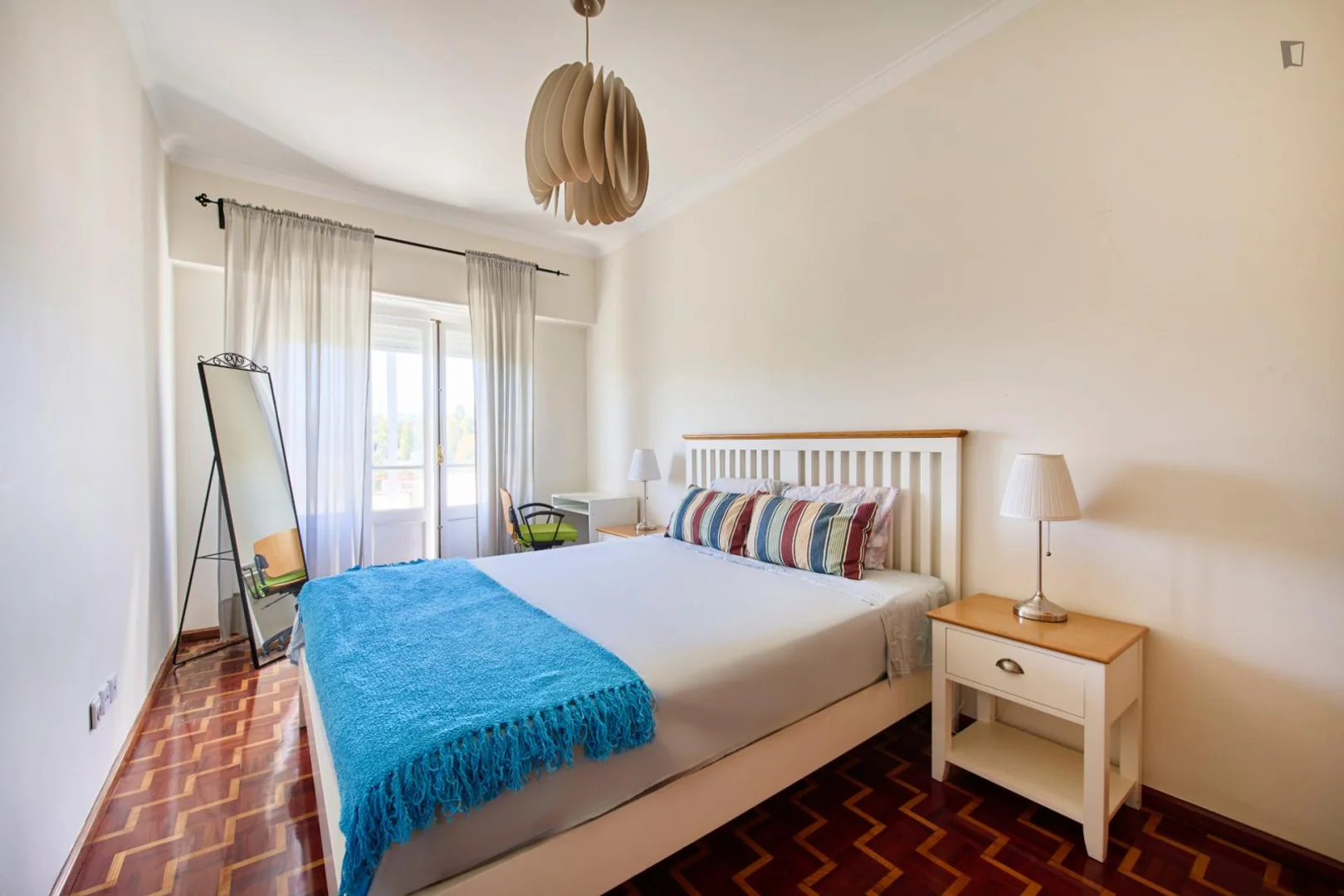 Chambre d'étudiant confortable et spacieuse dans