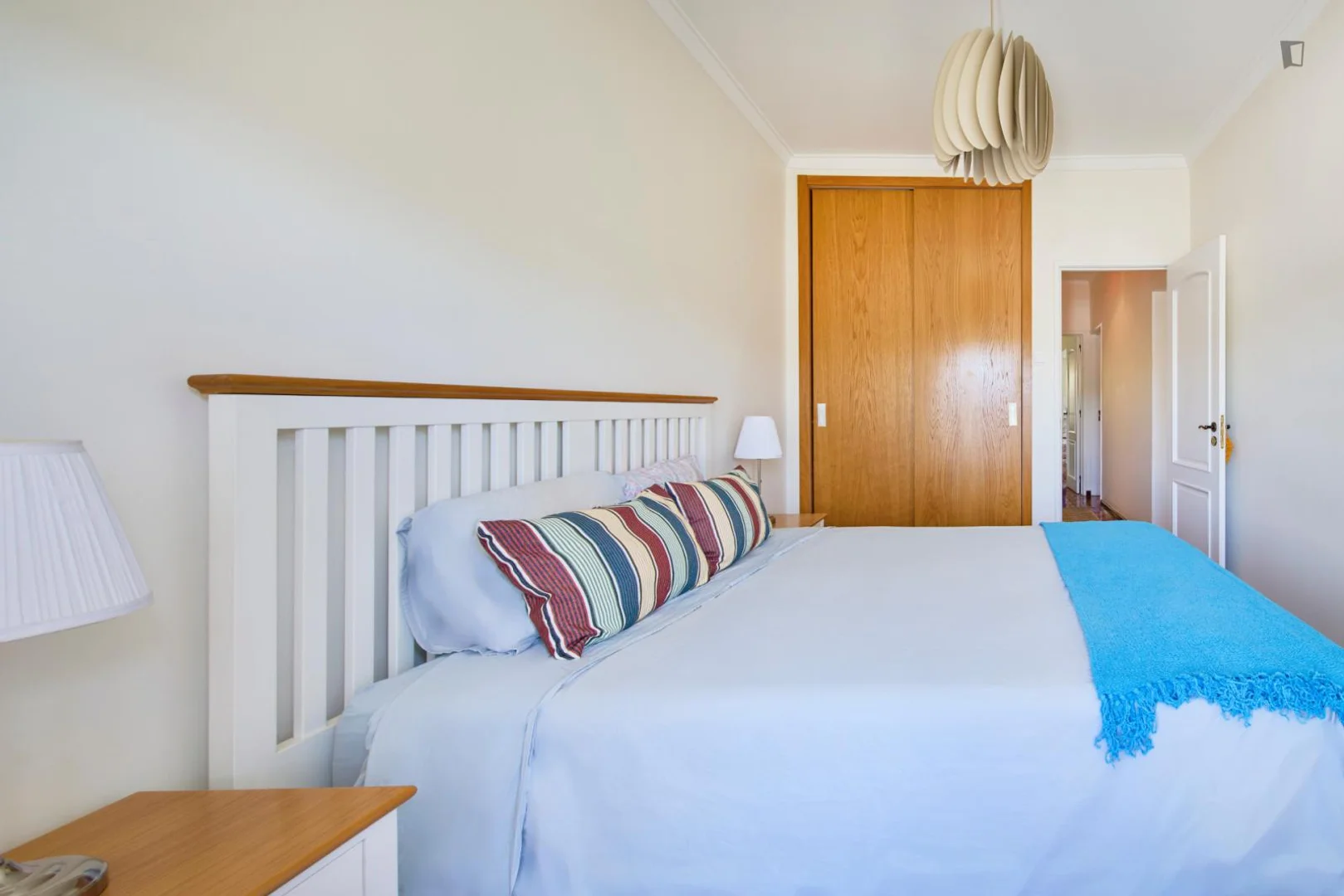 Chambre confortable pour étudiants disponible dans