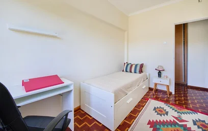 Chambre privée à Rua Luís de Freitas Branco, image 4 de 49