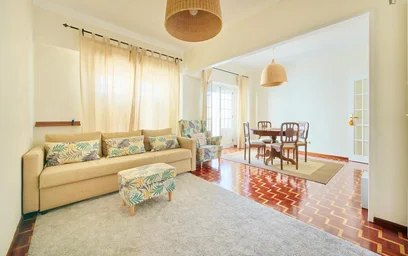 Chambre privée à Rua Luís de Freitas Branco, image 13 de 49