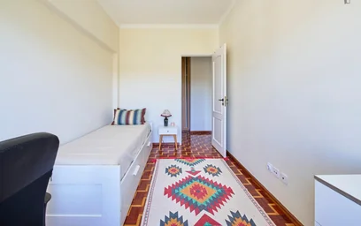 Chambre privée à Rua Luís de Freitas Branco, image 5 de 49